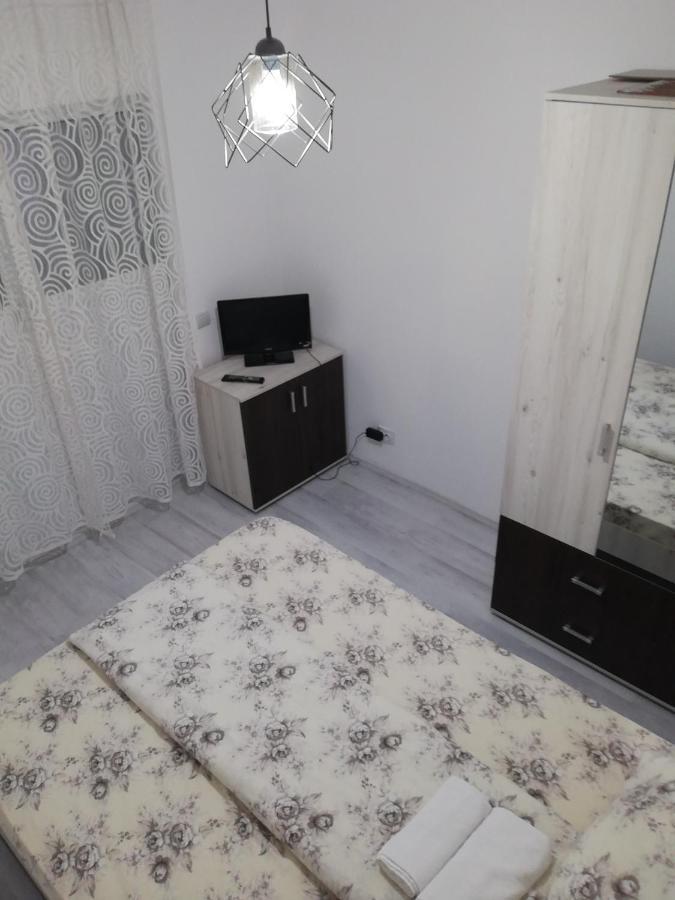 Apartamento Apartament Brezoi Exterior foto
